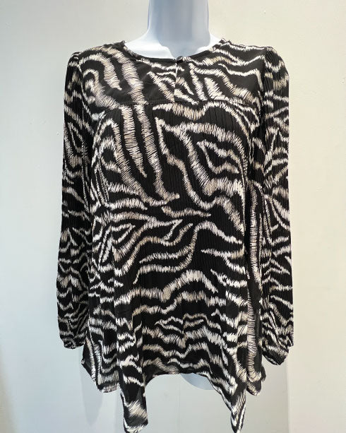 Black Stone Small Pleat Top 8506 - Black/Off White